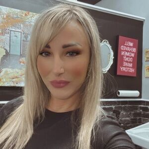 Meet your Posher, Christina